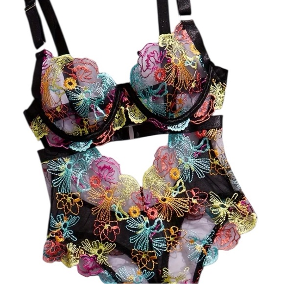 Floral Embroidered Lingerie Set NIP - Picture 3 of 9